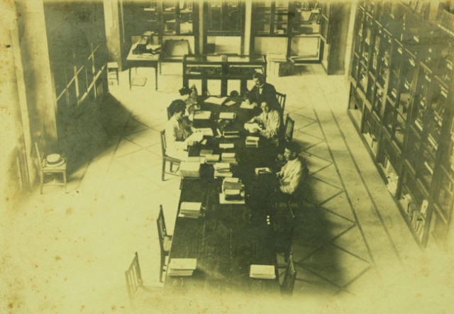 المكتبة الوطنية اللبنانية في العشرينات التي أنشأها فيليب دي طرازي 