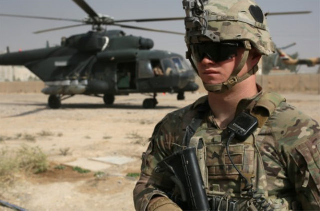 جندي أمريكي في إحدى المعارك ضد داعش