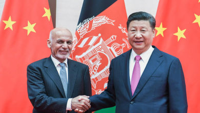 الرئيس الصيني شي جين بينغ والرئيس الأفغاني أشرف غني أحمدزي