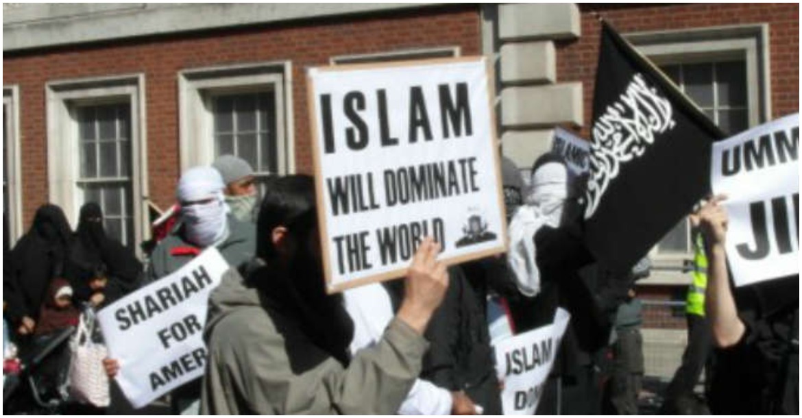 مظاهرات تطالب بحكم الإسلام في بريطانيا