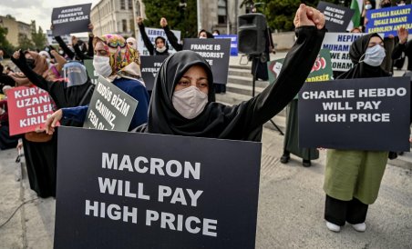 احتجاجات ضد ماكرون وصحيفة شارلي إبدو