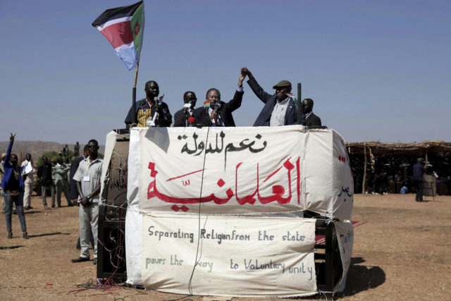 رئيس الوزراء السوداني حمدوك الذي أقر مبادئ العلمانية في السودان
