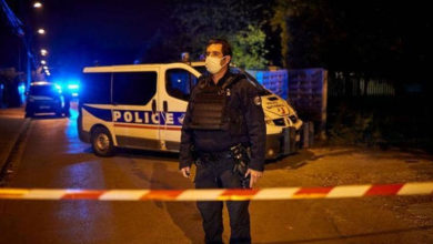 الشرطة الفرنسية في موقع ذبح المدرس