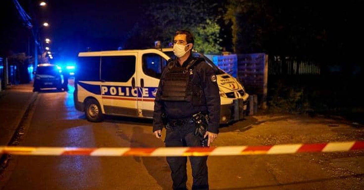 الشرطة الفرنسية في موقع ذبح المدرس