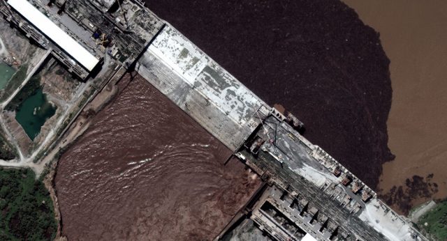 صورة بالقمر الصناعي تُظهر المرحلة الأولى لملئ السد