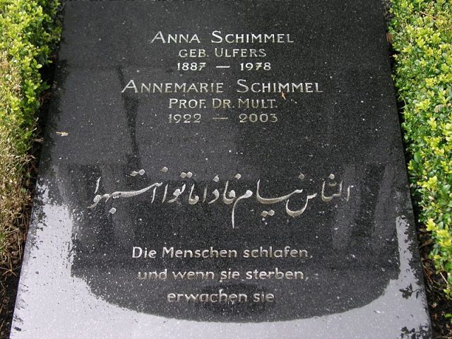 شاهد قبر آن ماري شيميل
