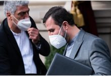 مدير منظمة الطاقة الذرية الإيرانية، كاظم غريب عبادي ، يغادر مكان المحادثات النووية في فيينا