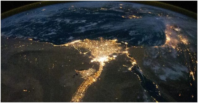 صورة من محطة الفضاء الدولية توضح التفاف محافظات مصر كلها حول ضفاف النيل