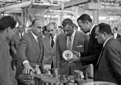 جمال عبد الناصر والمصانع