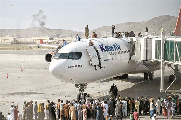 الأفعان يحتشدون في مطار كابول